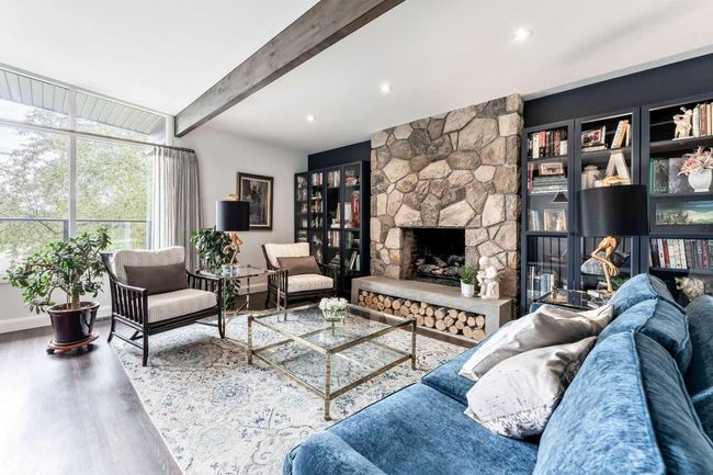 2328 Uxbridge Drive Nw, House other with 3 bedrooms, 3 bathrooms and 5 parking in Calgary AB | Image 5