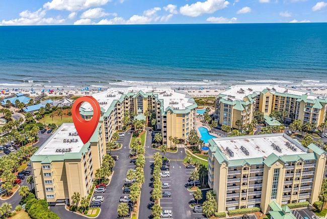 Bird's eye view of apartment complex | Image 33