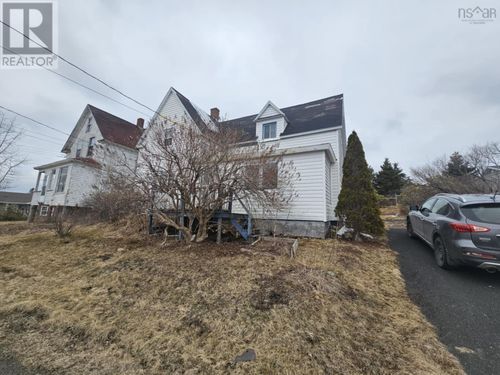 3 Verrier Cres, Louisbourg, NS, B1C2K2 | Card Image
