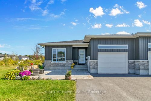 209 Etienne St, Bourget, ON, K0A1E0 | Card Image