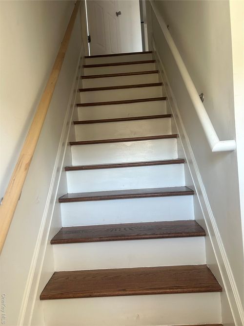 15 Waldron Ave, Nyack, NY, 10960-2935 | Card Image