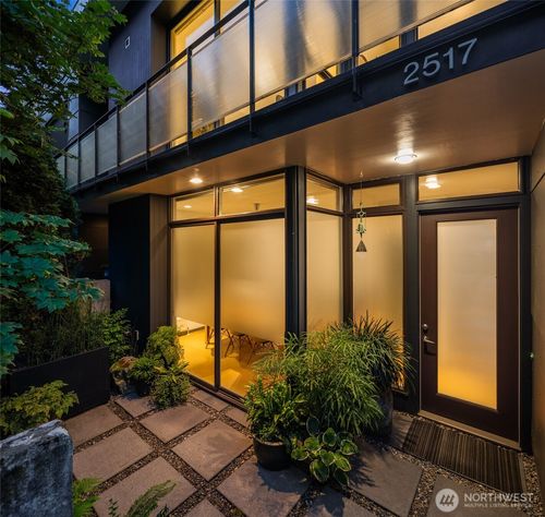 2517 13th Ave S, Seattle, WA, 98144-5008 | Card Image
