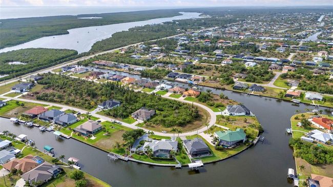 15490 Seafoam Cir, House other with 3 bedrooms, 3 bathrooms and null parking in PORT CHARLOTTE FL | Image 95