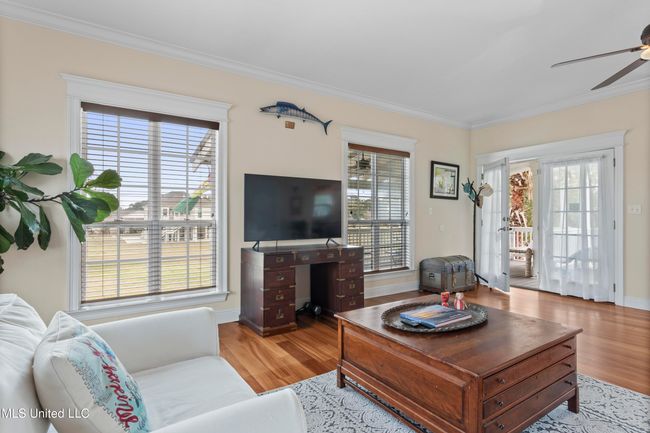 Living Area | Image 9