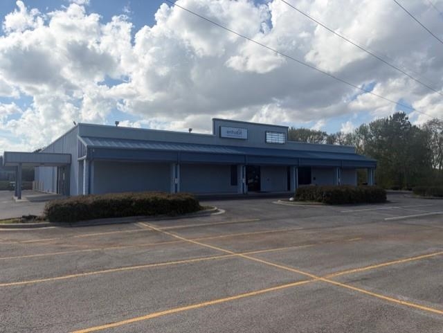 1640 S Wilson Dam Rd, Muscle Shoals, AL 35661
