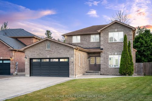 18 Mancini Dr, Angus, ON, L3W1B1 | Card Image