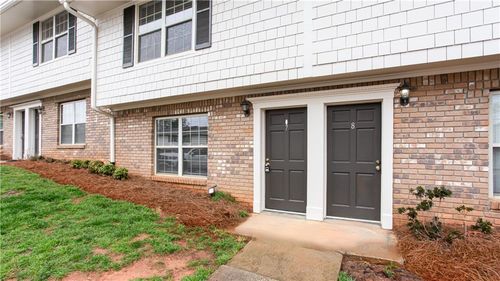 7 Villa Ct Se, Smyrna, GA, 30080-4570 | Card Image