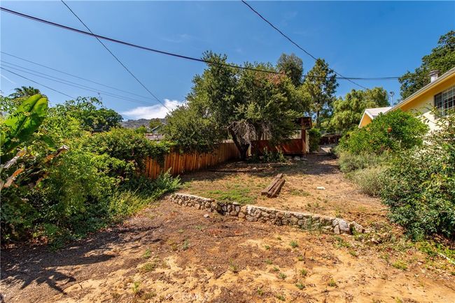MAIN HOUSE YARD | Image 40