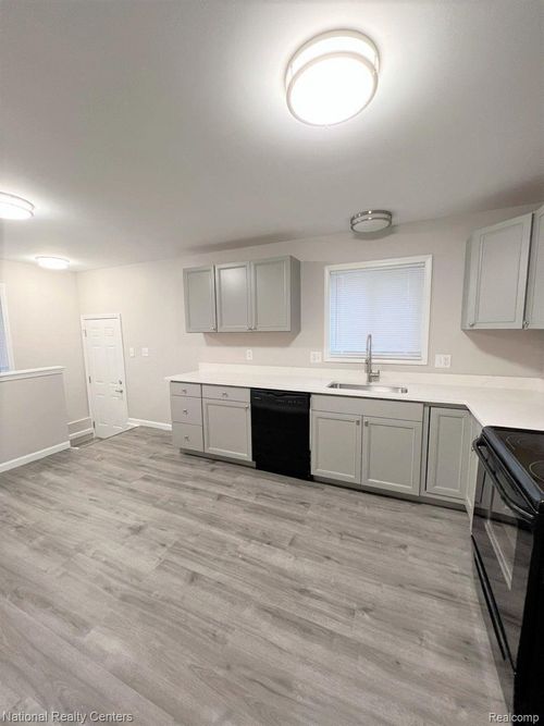 12401 Vernon Ave, Warren, MI, 48089-4945 | Card Image