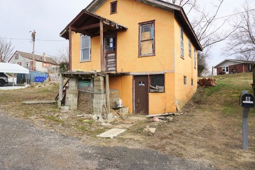 6 Knapp Ct, Chester, IL, 62233-1745 | Card Image