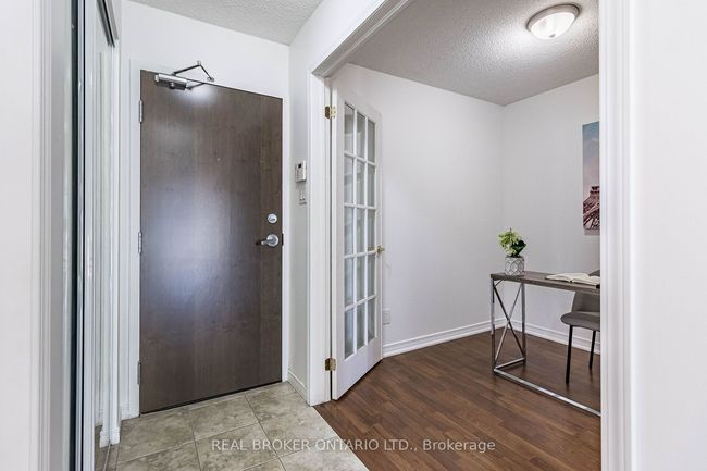 907 - 9 George St N, Condo with 2 bedrooms, 1 bathrooms and null parking in Brampton ON | Image 6