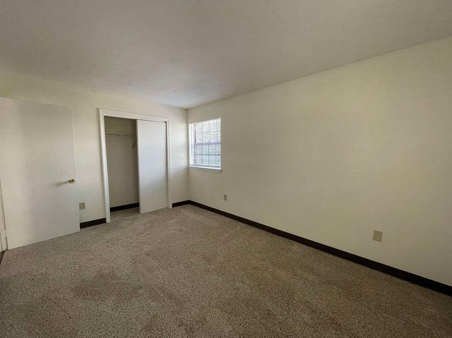 APT-22 - 11 Railroad Ave, Condo with 2 bedrooms, 1 bathrooms and null parking in Derry NH | Image 28