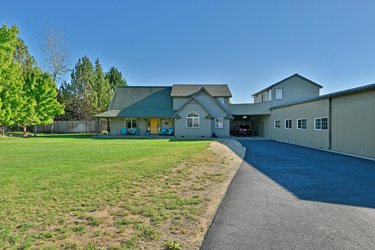 Residential in Shady Cove 3