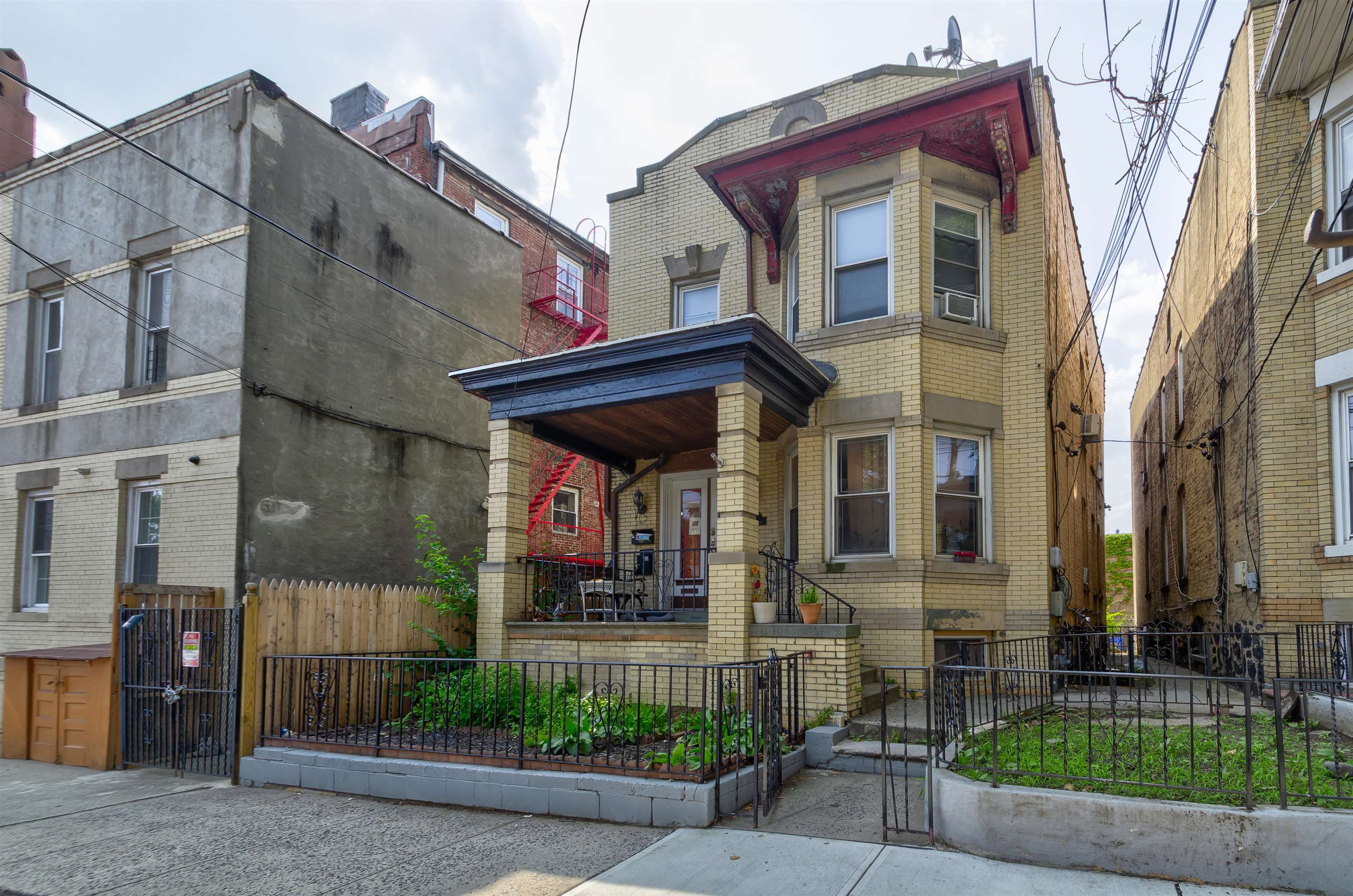Residential Lease in JC, Heights