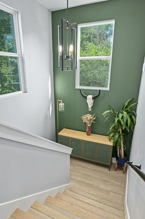 2-1210 Luna St, Austin, TX, 78721-1230 | Card Image