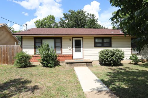 1020 S Adams St, Mcgregor, TX, 76657-2357 | Card Image
