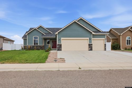 2010 Zuni Trl, Bar Nunn, WY, 82601-6463 | Card Image