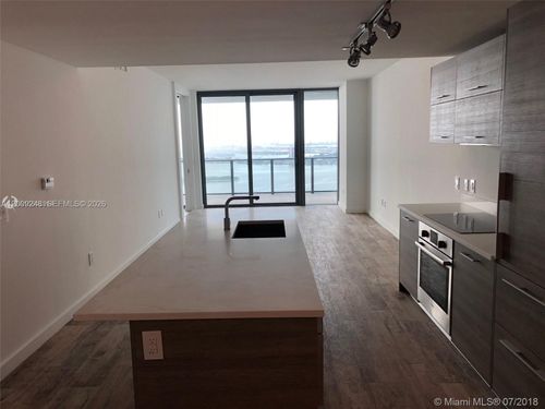 4005-650 Ne 32nd St, Miami, FL, 33137-5265 | Card Image