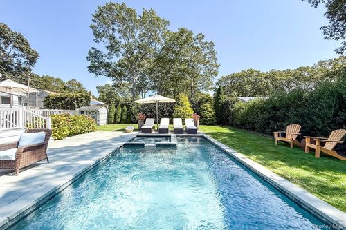 66 School St, Hampton Bays, NY, 11946-2658 | Card Image