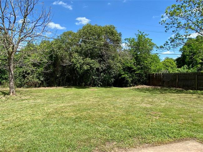 1004 Mill Creek Dr, House other with 2 bedrooms, 2 bathrooms and 1 parking in Brenham TX | Image 15