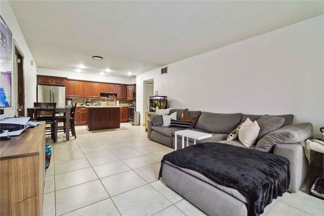 H103 - 7907 Sw 104th St, Condo with 1 bedrooms, 1 bathrooms and null parking in Miami FL | Image 1