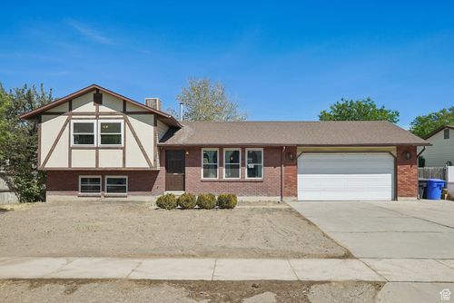 6137 Middlewood Cir, Salt Lake City, UT, 84118-7911 | Card Image