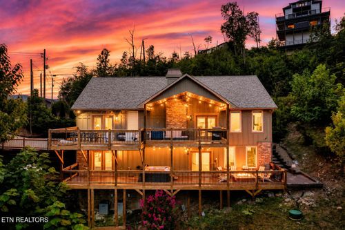 760 Wiley Oakley Dr, Gatlinburg, TN, 37738-4224 | Card Image