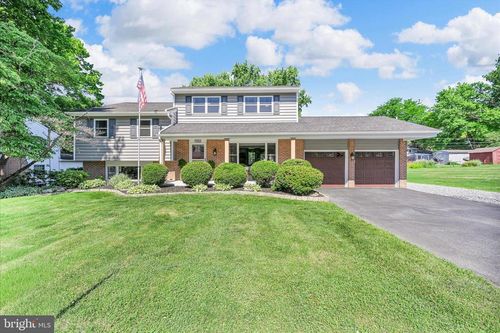 1842 Longview Dr, Lancaster, PA, 17601-4718 | Card Image