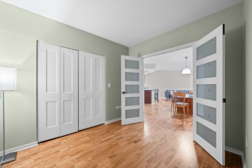 1608-807 Davis St, Evanston, IL, 60201-7102 | Card Image
