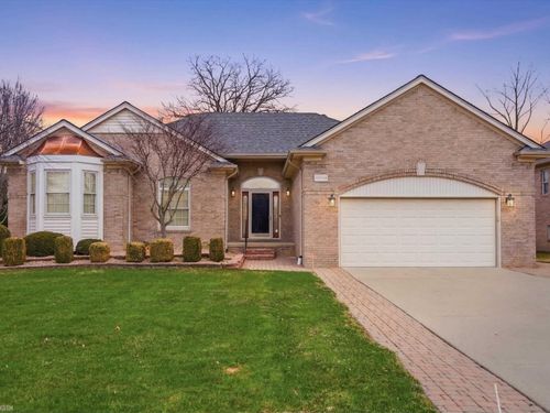 55212 Woods Ln, Shelby Township, MI, 48316-1022 | Card Image