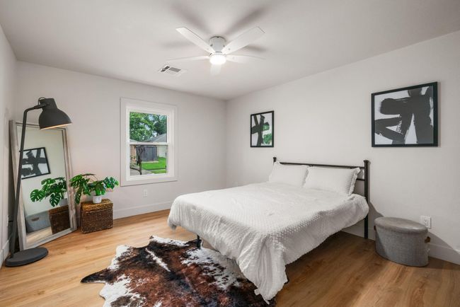 Bedroom 3: Junior suite in the rear of the home | Image 16