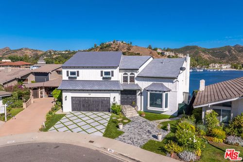 3704 Capstan Cir, Westlake Village, CA, 91361-3822 | Card Image