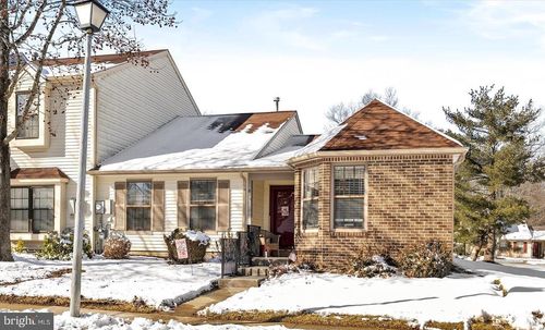 8 Chippin Ct, TRENTON, NJ, 08691-3039 | Card Image