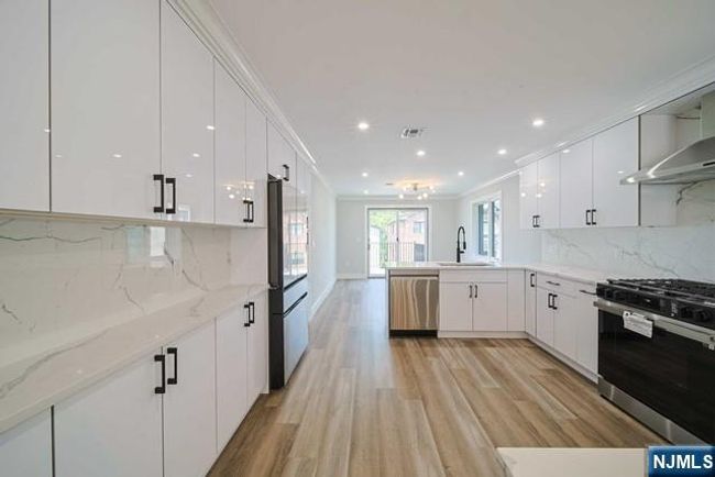 39 Henry Ave, Home with 3 bedrooms, 4 bathrooms and null parking in Palisades Park NJ | Image 8