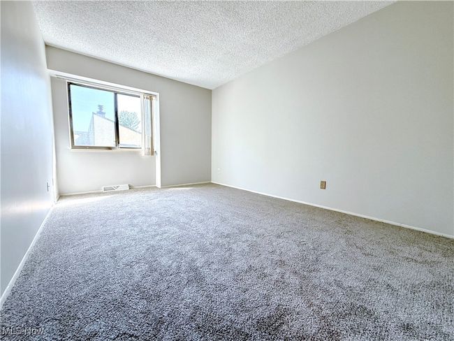 953 Hampton Ridge Dr, Condo with 2 bedrooms, 2 bathrooms and null parking in Akron OH | Image 19