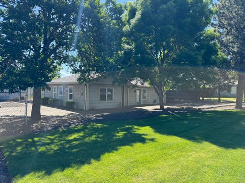 150 N Ross Lane, Medford, OR, 97501 | Card Image