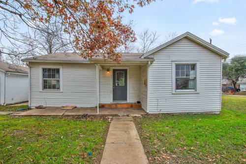 921 W 5th St, Taylor, TX, 76574-2712 | Card Image