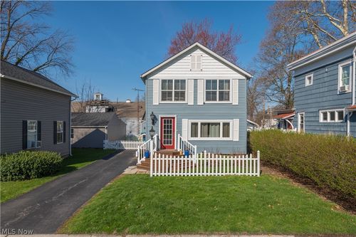 686 Perry St, Vermilion, OH, 44089-1162 | Card Image