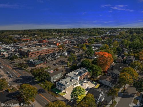 311 W University Dr, Rochester, MI, 48307-1942 | Card Image