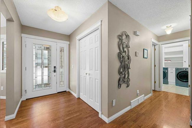 49 Douglasbank Gardens Se, Home with 3 bedrooms, 3 bathrooms and 4 parking in Calgary AB | Image 5