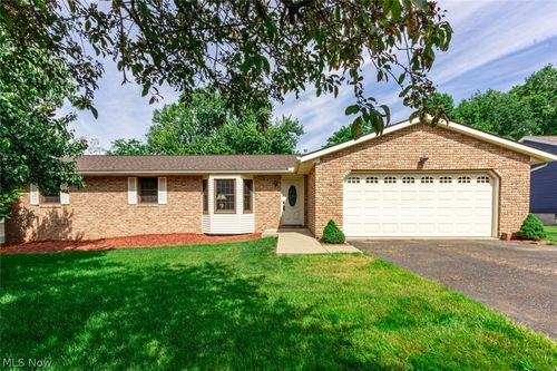 2411 Otterbin St, Louisville, OH, 44641-9044 | Card Image