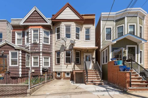 76 Beach St, Jersey City, NJ, 07307-3801 | Card Image