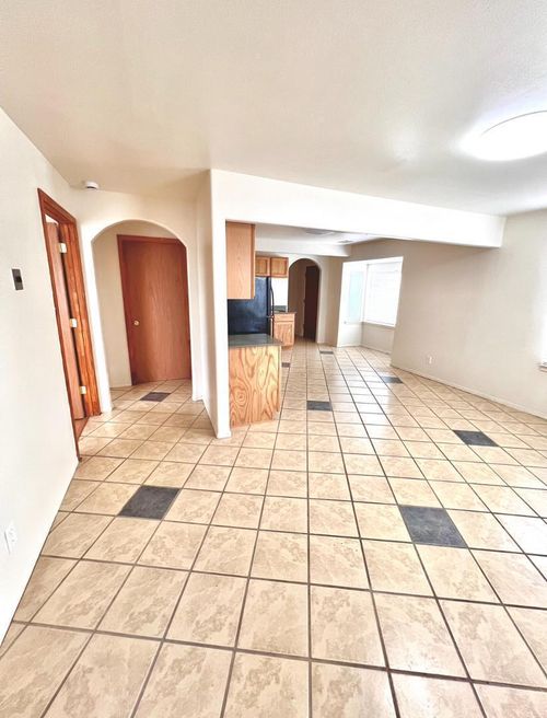 615 Candelaria Rd Nw, Albuquerque, NM, 87107-2405 | Card Image