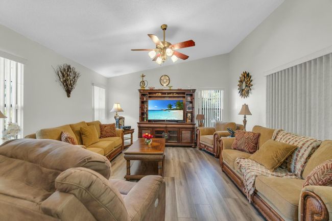 4389 Willow Pond Cir, Condo with 2 bedrooms, 2 bathrooms and null parking in West Palm Beach FL | Image 9