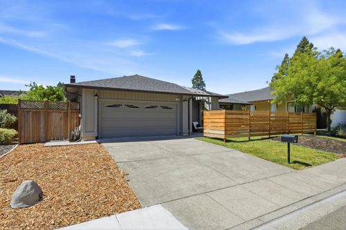 1068 San Francisco Way, Rohnert Park, CA, 94928-2838 | Card Image