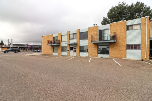 121 Broadway Ave E, Redcliff, AB, T0J2P0 | Card Image