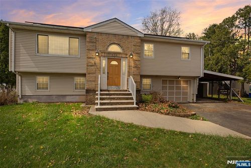 334 Pine St, Pompton Lakes, NJ, 07442-1639 | Card Image