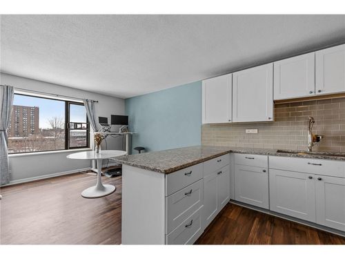 a410-15 S 1st St, Minneapolis, MN, 55401-1800 | Card Image