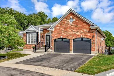 31 Hoodless Crt, House other with 3 bedrooms, 4 bathrooms and 8 parking in Brantford ON | Image 1