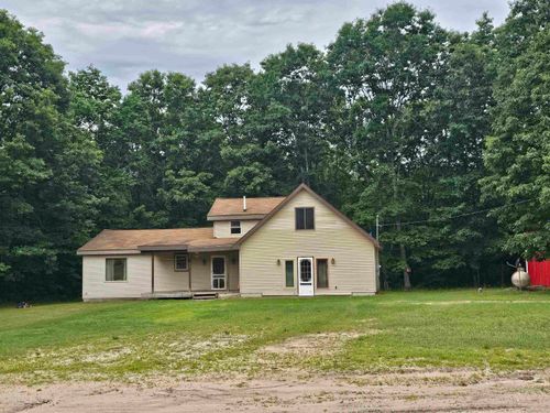 3815 N 3 1/2 Rd, Mesick, MI, 49668-8502 | Card Image